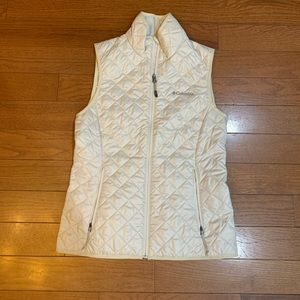 Cream Women’s Columbia vest XS (NWOT)